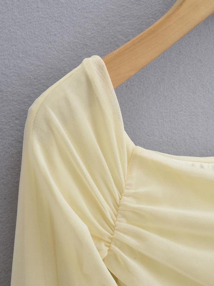 Лонгслив с драпировкой, удлиненными рукавами, открытыми плечами, нежно-желтый