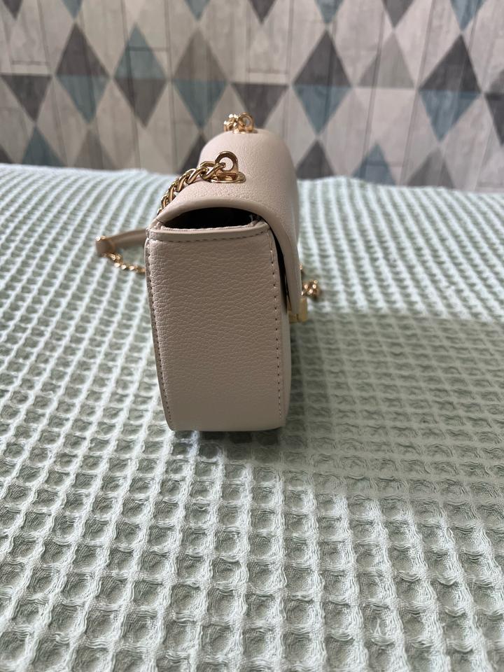Бежевая сумка Mango