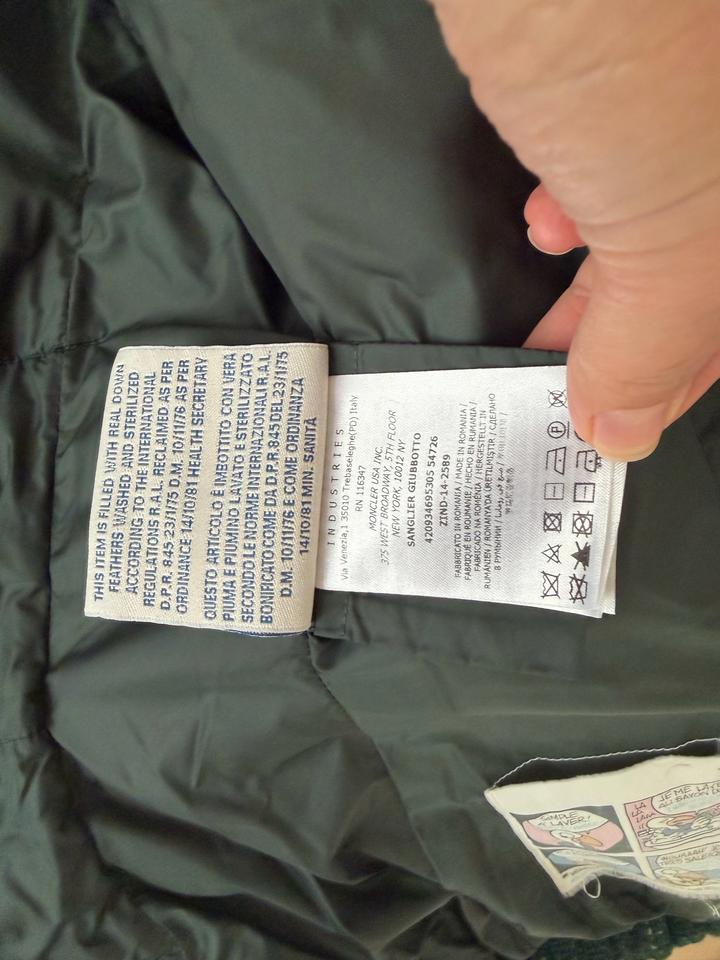 Пуховик жен. Moncler, размер xs