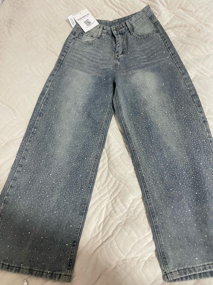 Продам новые джинсы в стразах с биркой