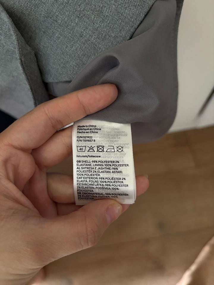 серая жилетка H&M
