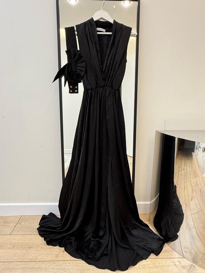 Черное платье