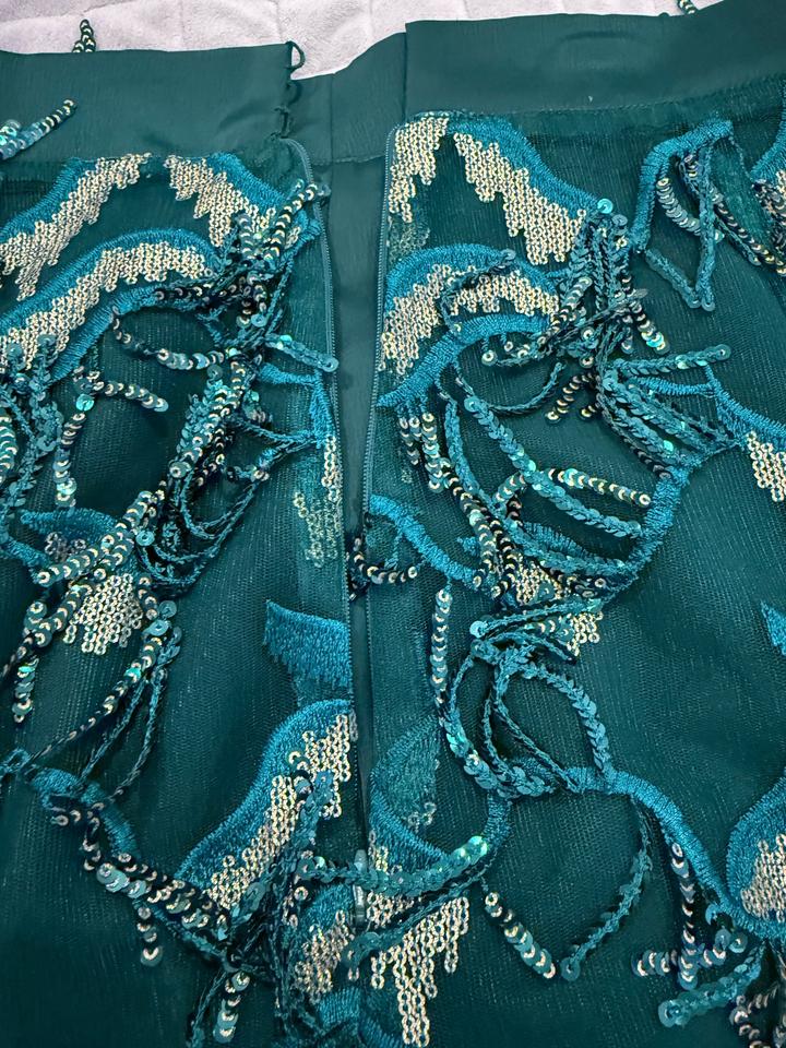 Изумрудная нарядная юбка с висюльками