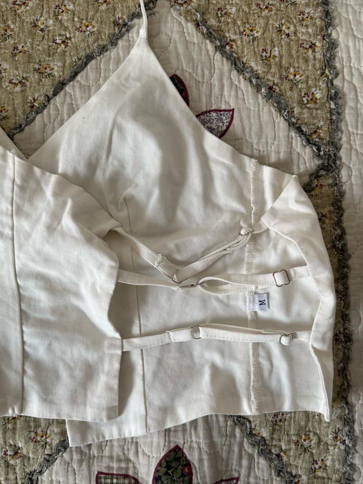 3 Кроп-топа и 1 жилетка