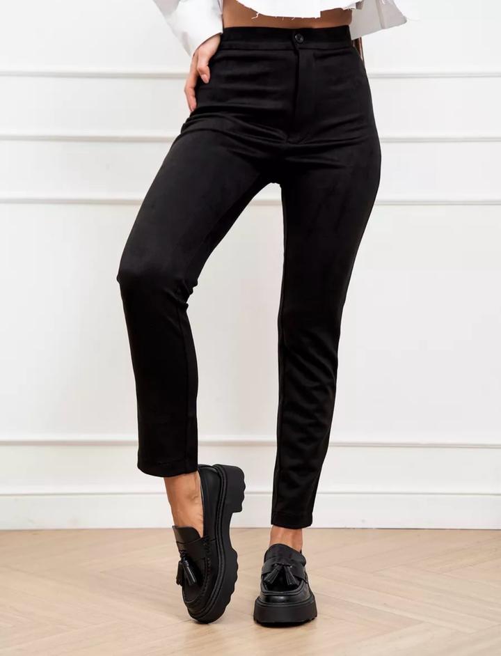 Черные брюки из эко замша