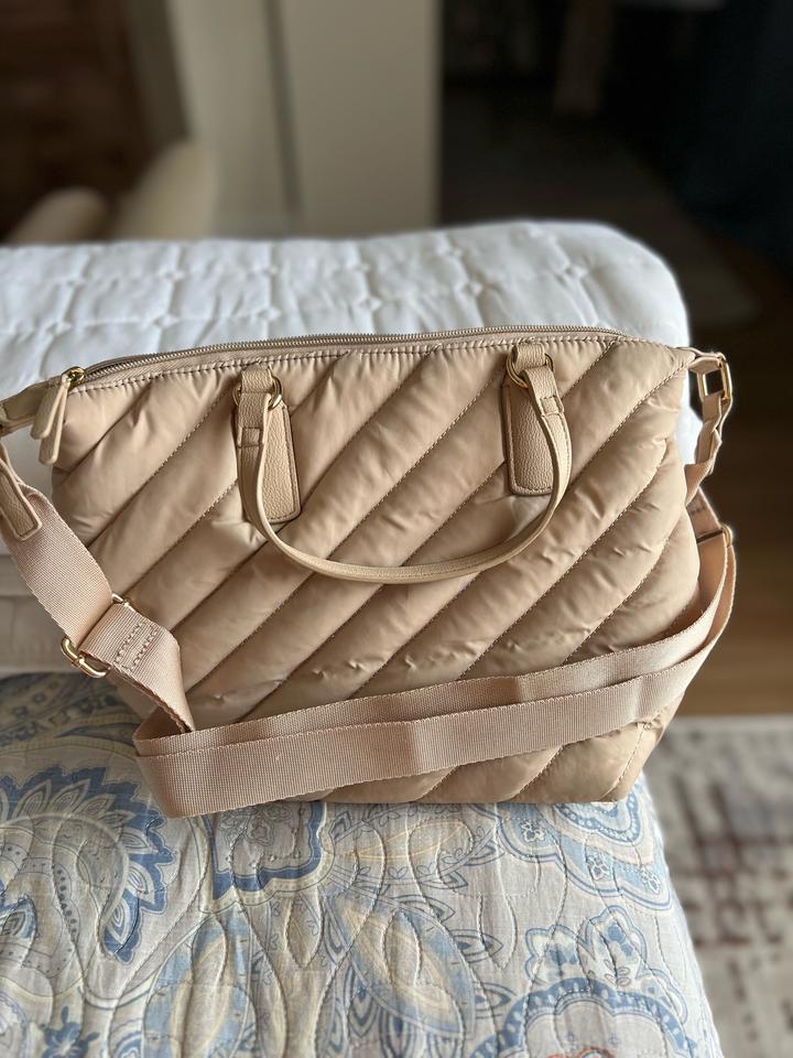 Продам сумку бежевую Тommy Hilfiger оригинал