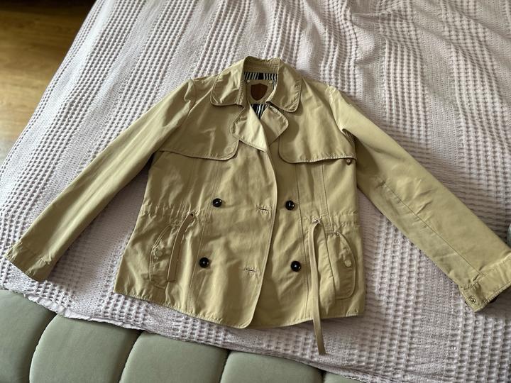 Короткий тренч Massimo dutti