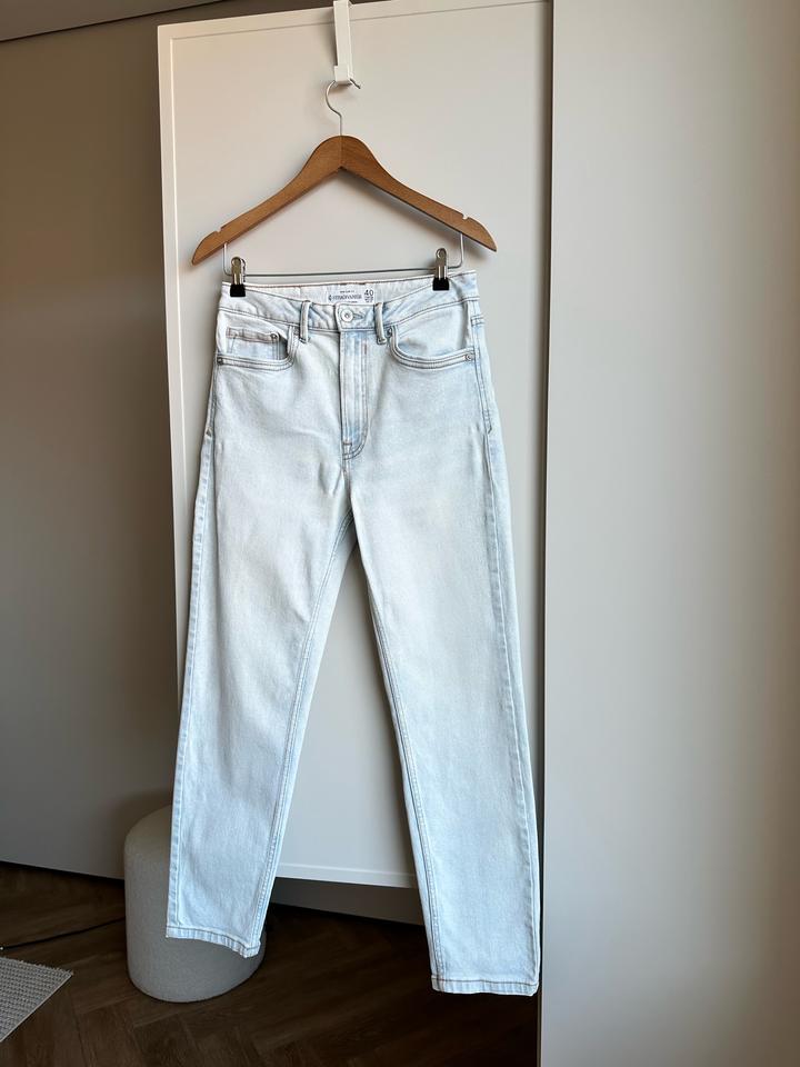 Джинсы Stradivarius