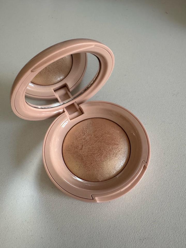 Rare Beauty хайлайтер