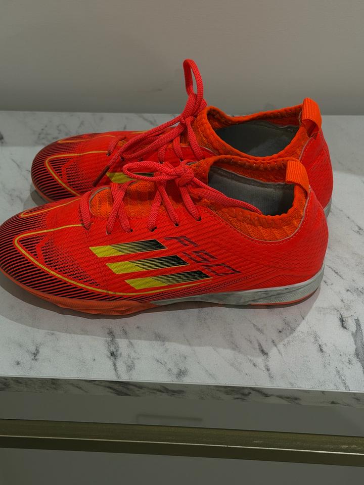 Футбольные бутсы