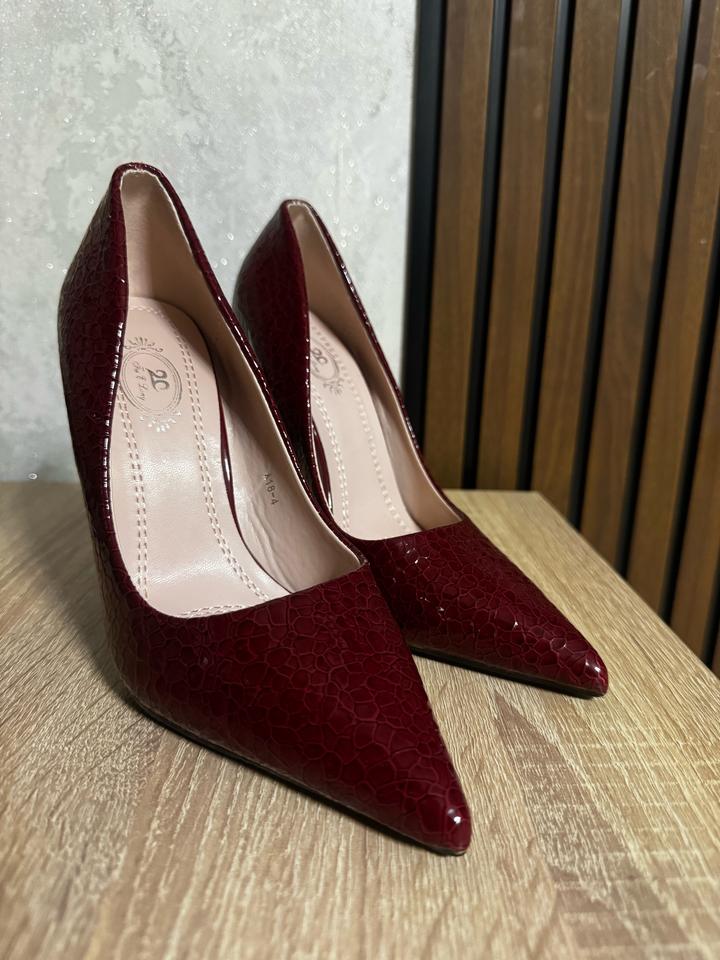 бордовые туфли