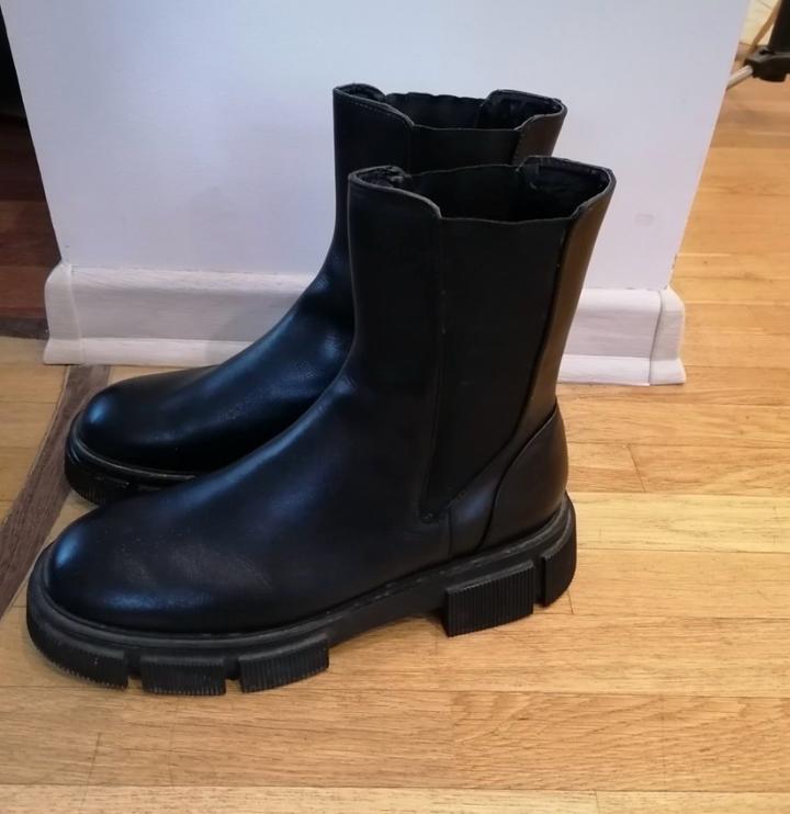 Продам ботинки zara