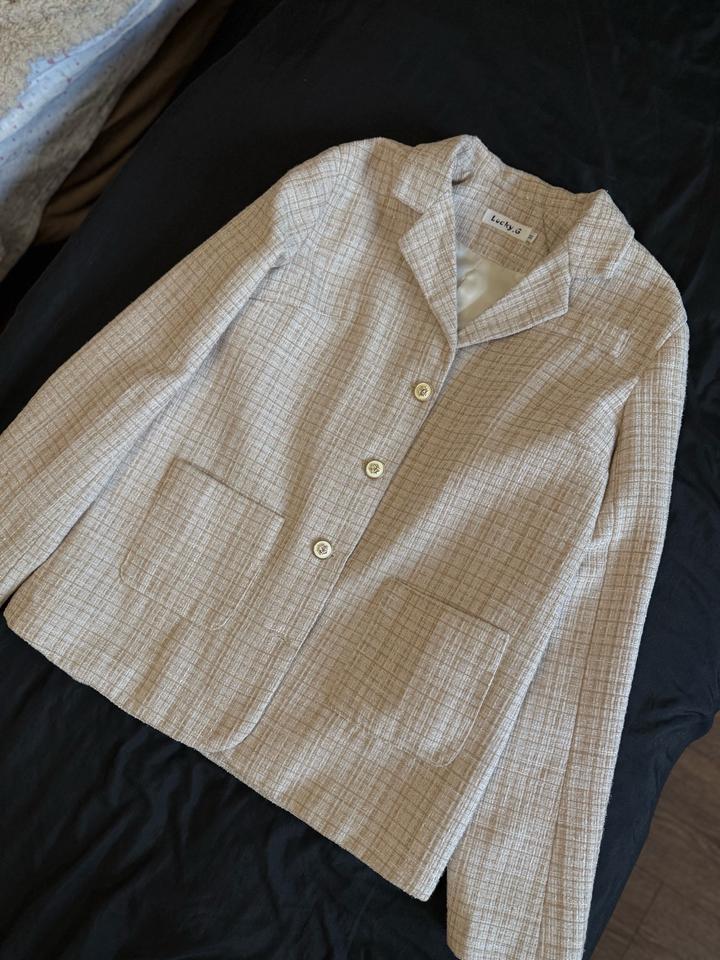 Бежевый женский пиджак