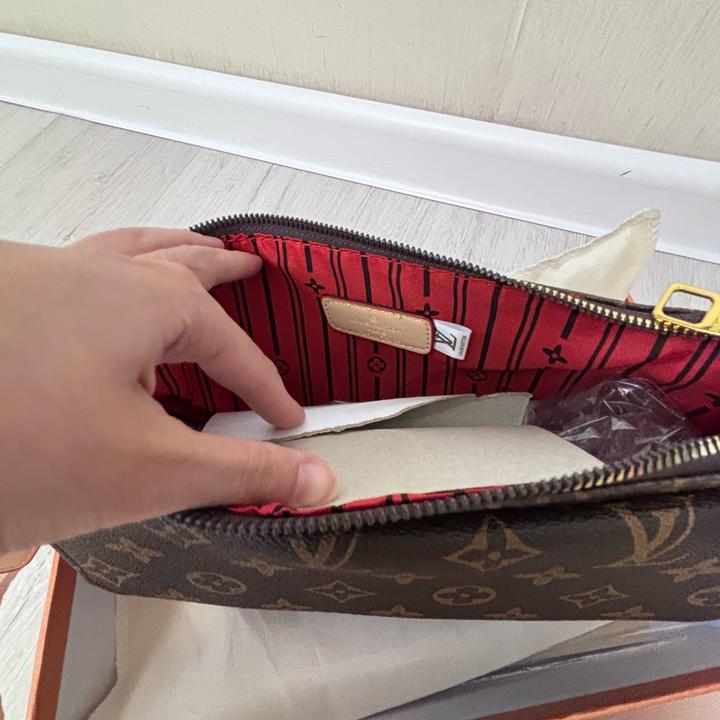✨ Louis Vuitton Crossbody ✨