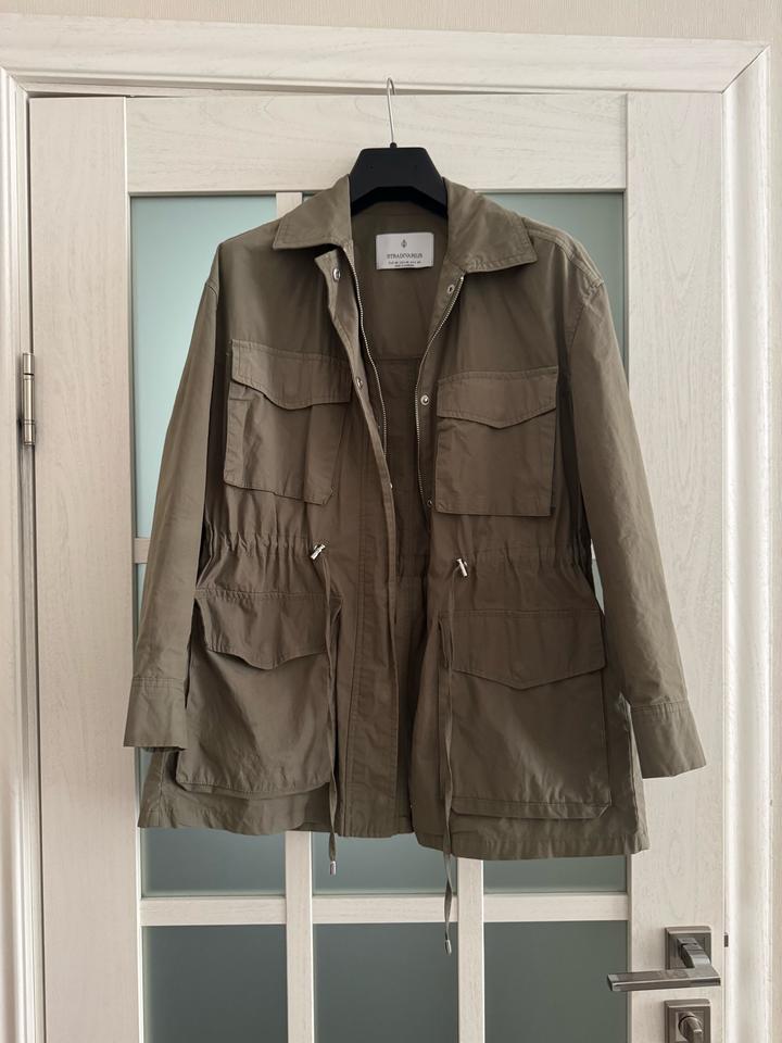 Куртка Stradivarius цвета хаки