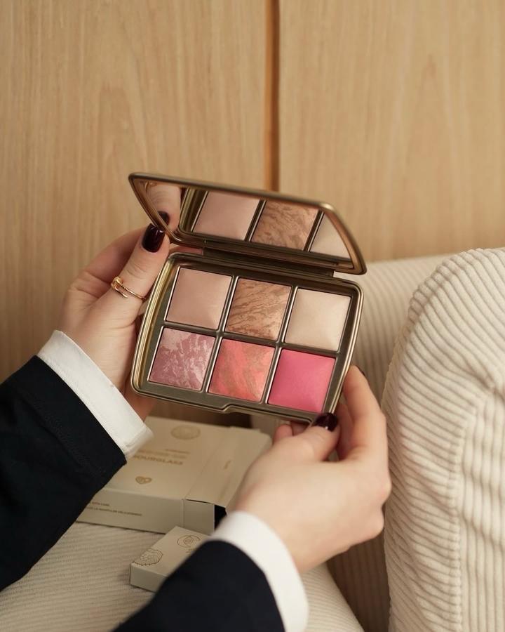 Hourglass Ambient Lighting Edit: Charm Palette