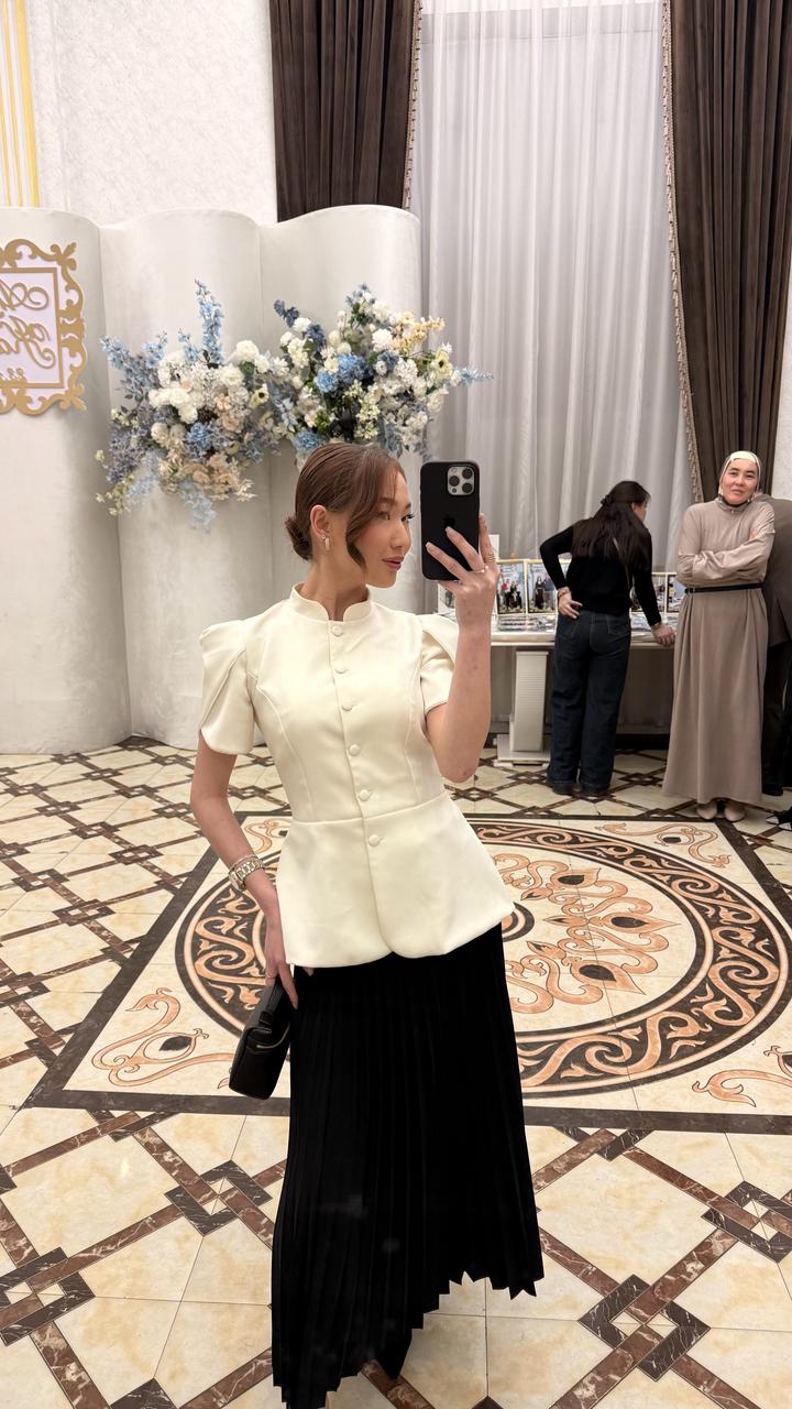 Белый пиджак с короткими рукавами