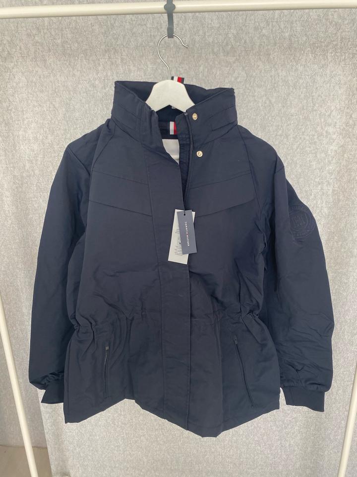Ветровка Tommy Hilfiger, новая с этикеткой. Размер М.