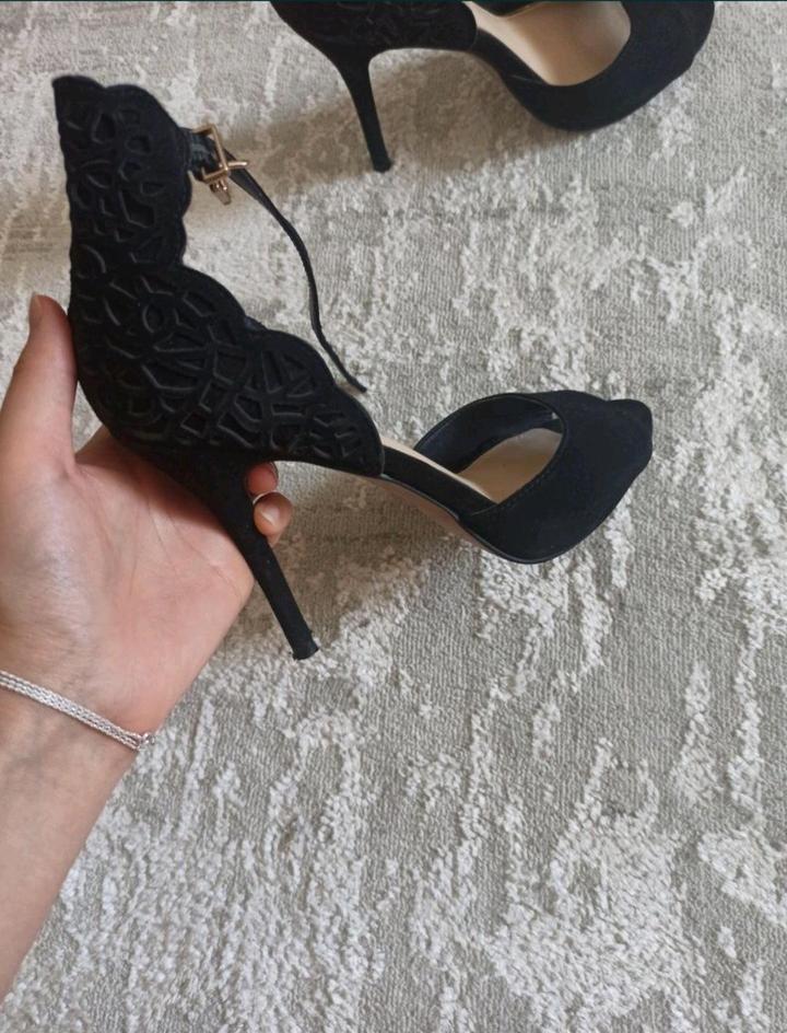 Элегантные женские туфли