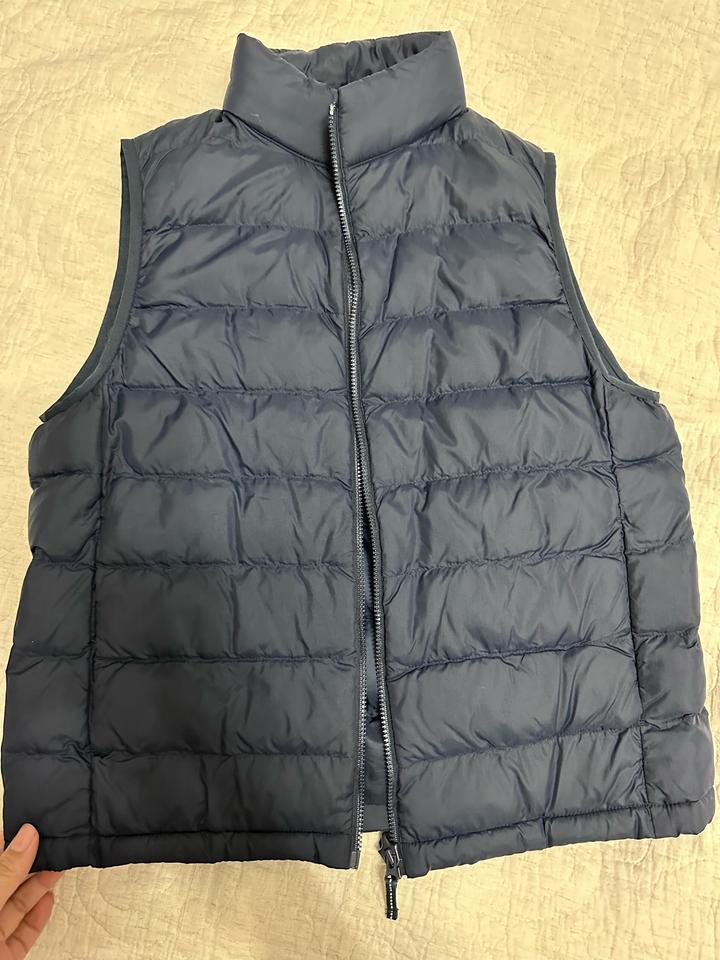 Uniqlo жилет темно синий 11-12 лет