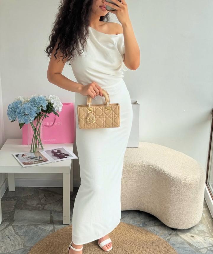 Платье ЧЕРНОЕ, нету фото в платье, показываю с шоурума