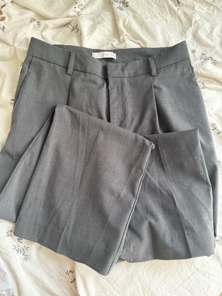 Брюки серые Mango