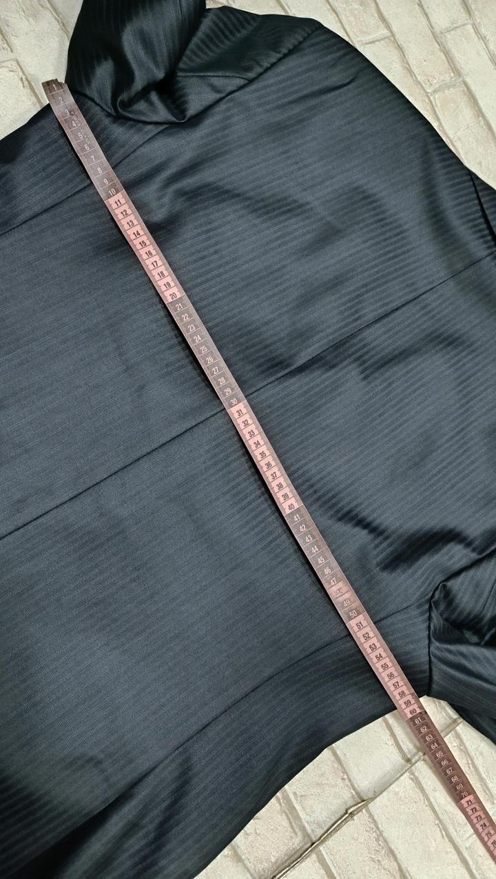 Мужской серый костюм в полоску