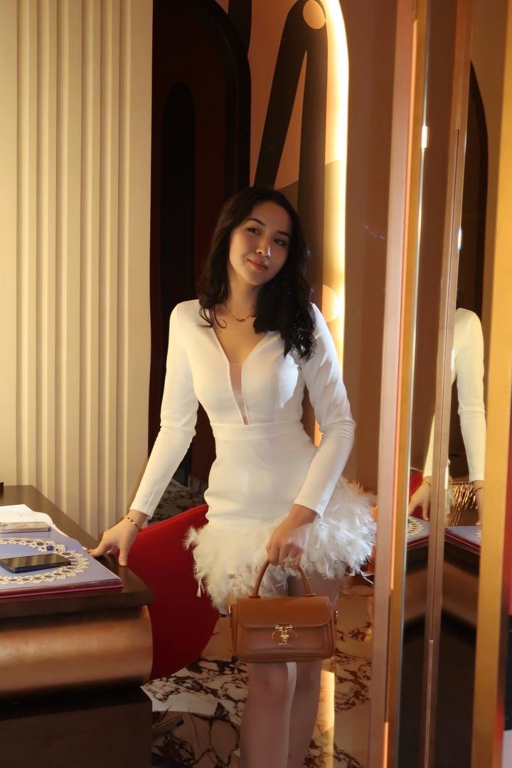 Бело платье