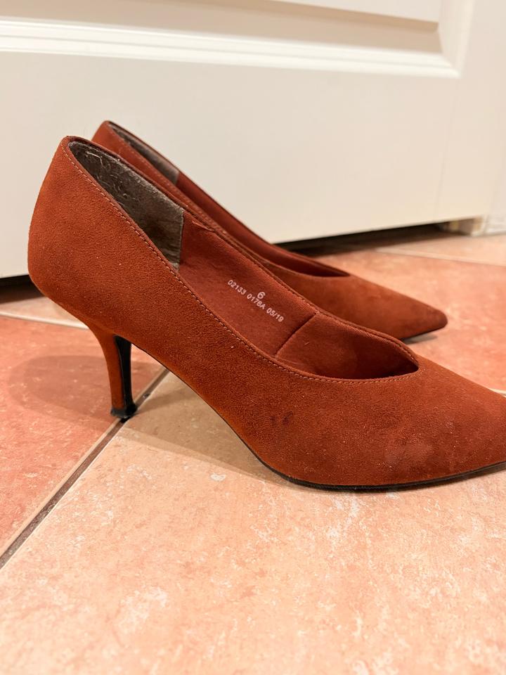 Замшевые коричневые туфли