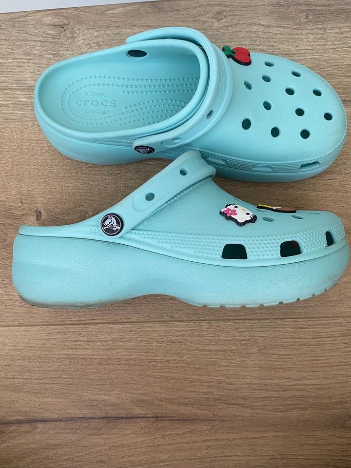 crocs
