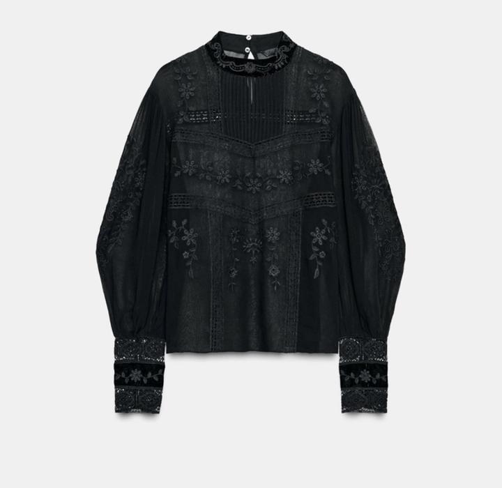 Блуза с кружевом из бархата
