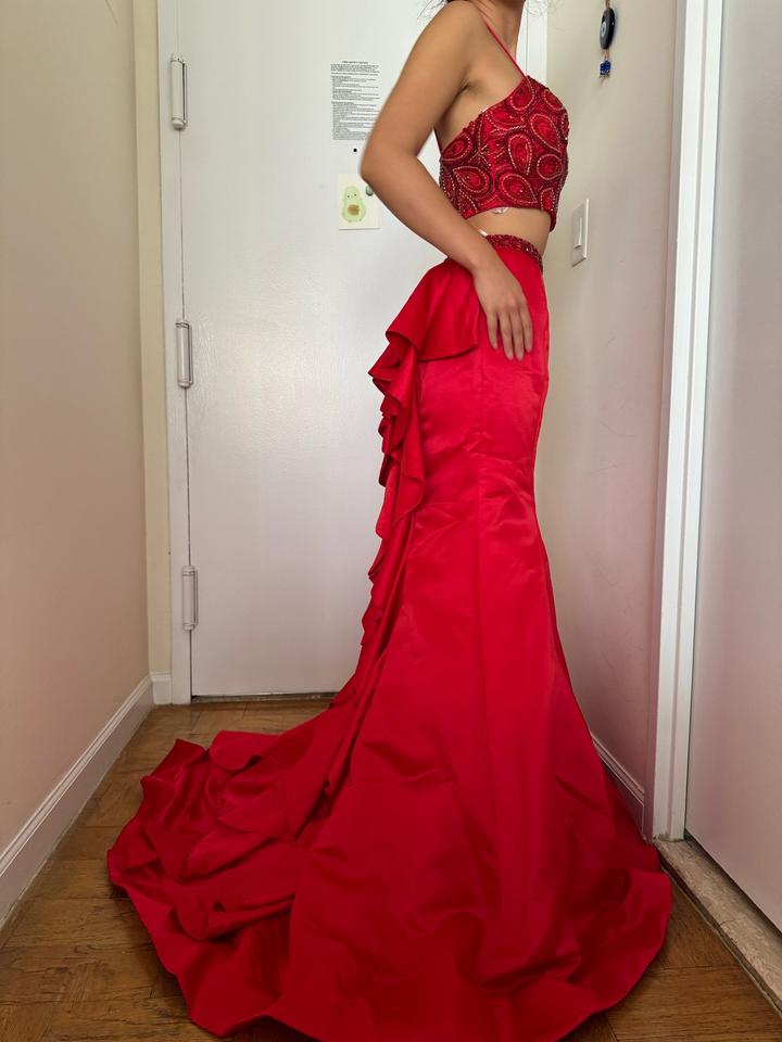 Платье вечернее, нарядное.