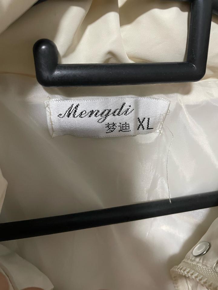 Безрукавка молочно