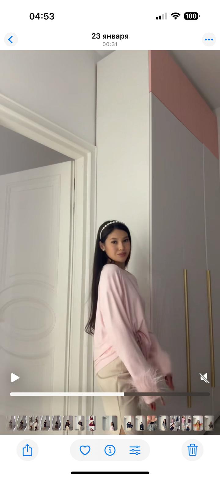 Лонгслив с перьями