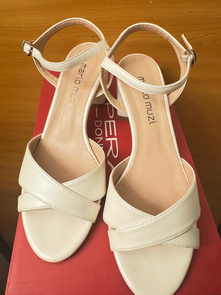 Новые кожаные босоножки