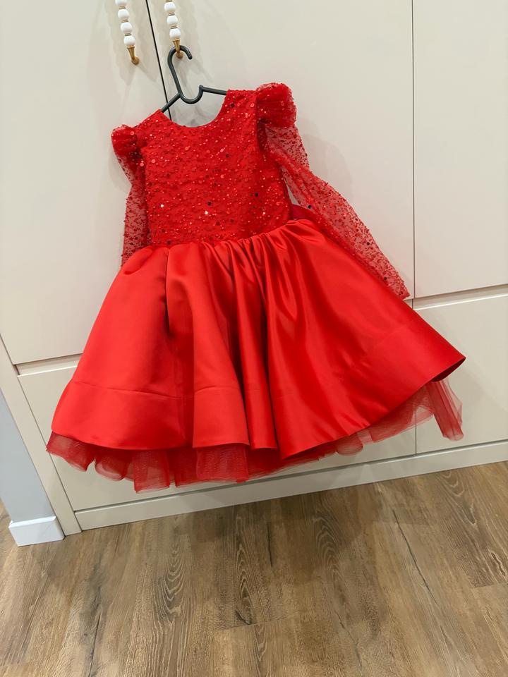 Нарядное пышное платье на девочку 6-7 лет