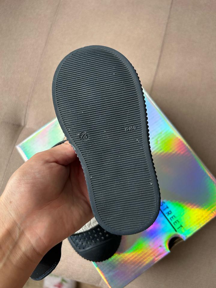 Продам кожаные сандали Tiflani!