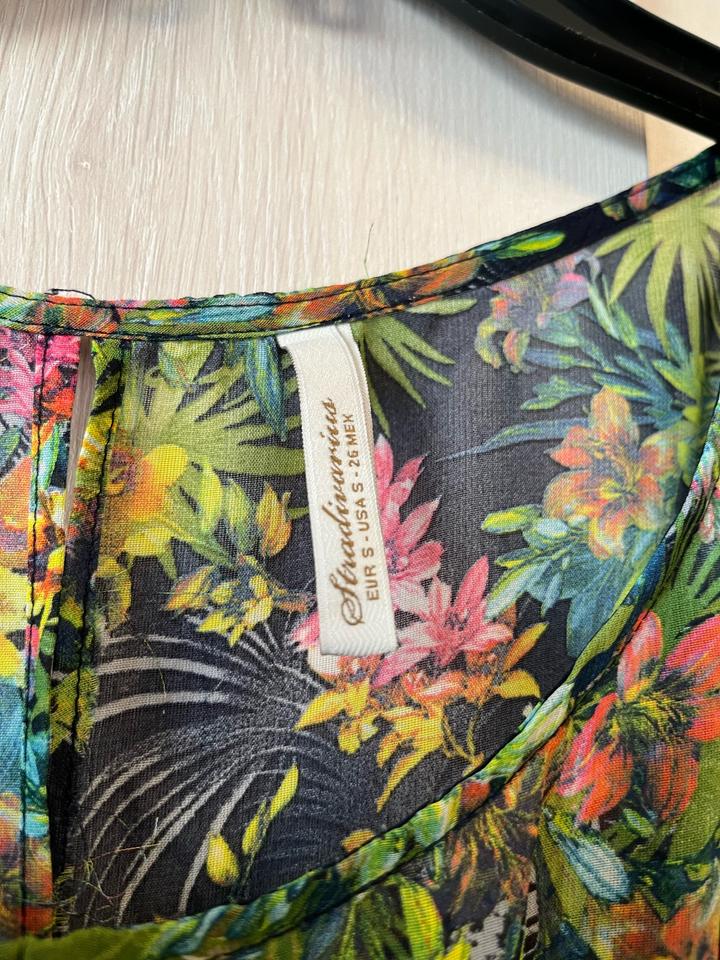 Летнее платье Stradivarius