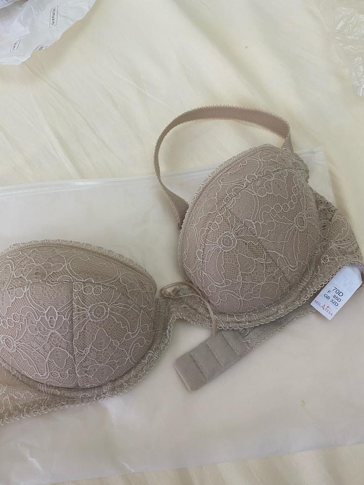 Бежевый бюстгальтер