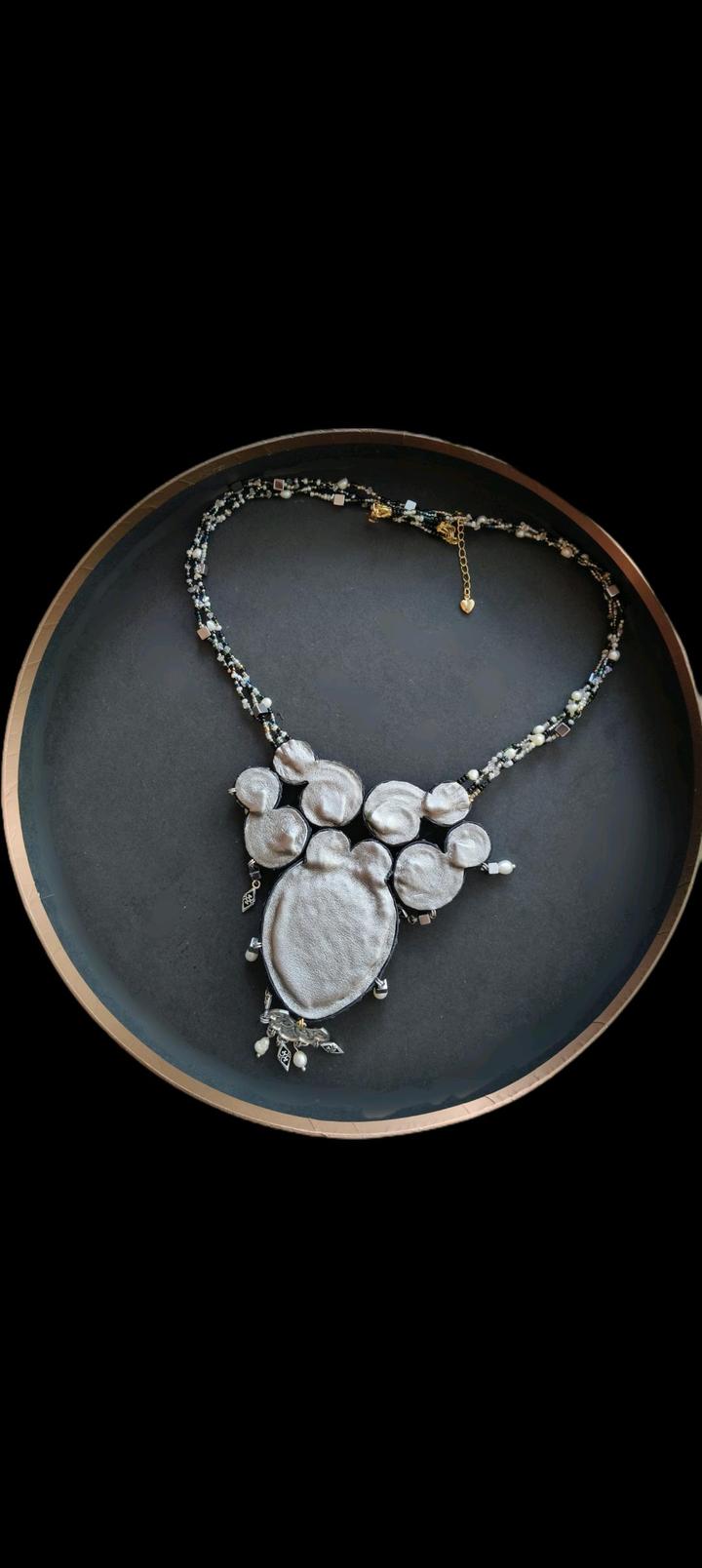 Украшение ручной работы. Казахский стиль