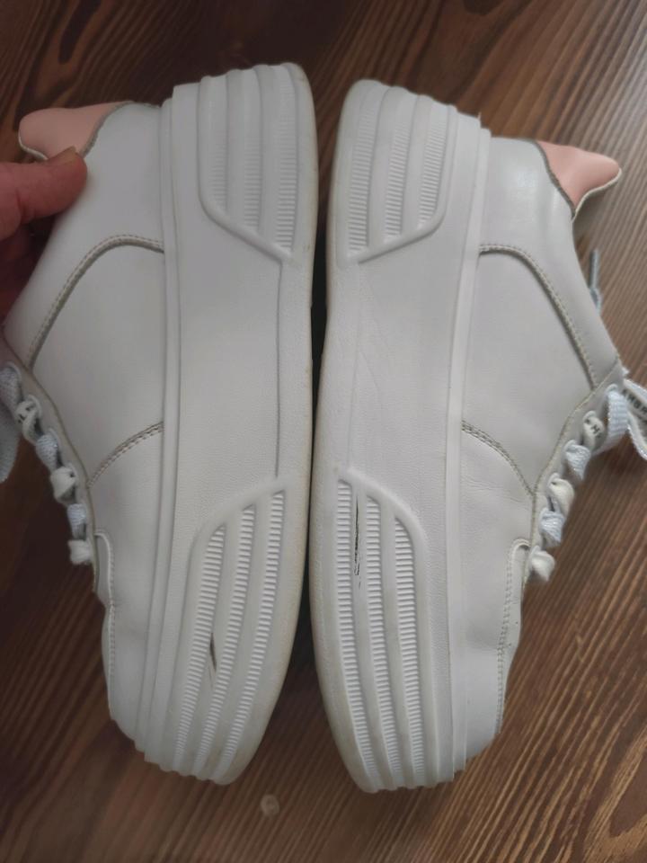 Кроссовки.Высокая подошва.