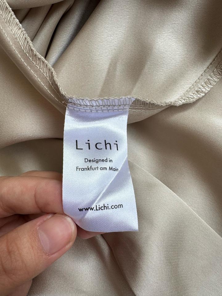 Платье Lichi шампанского цвета на запах