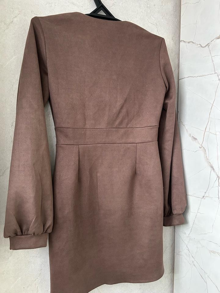 Коричневое платье