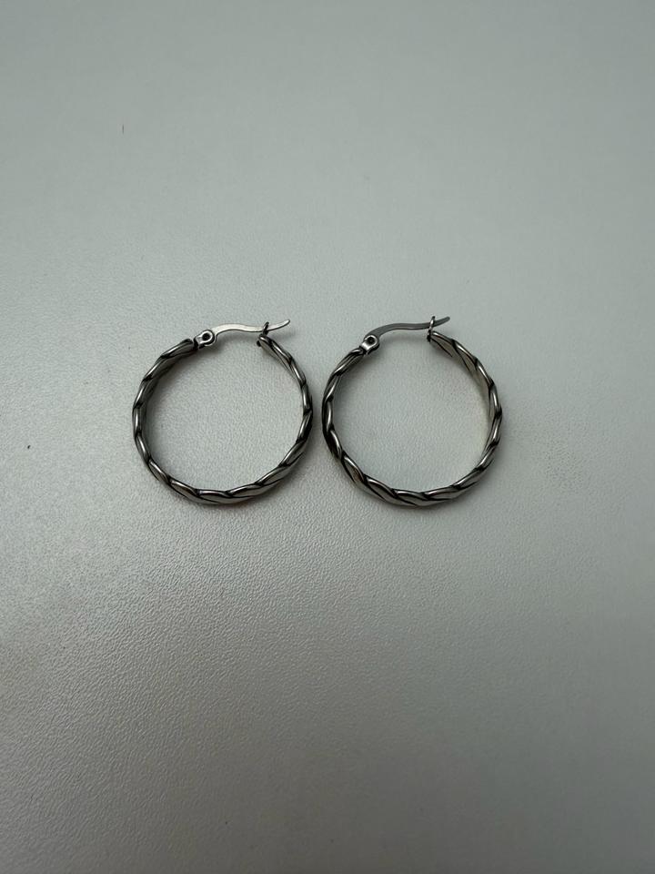 Серьги -кольца.