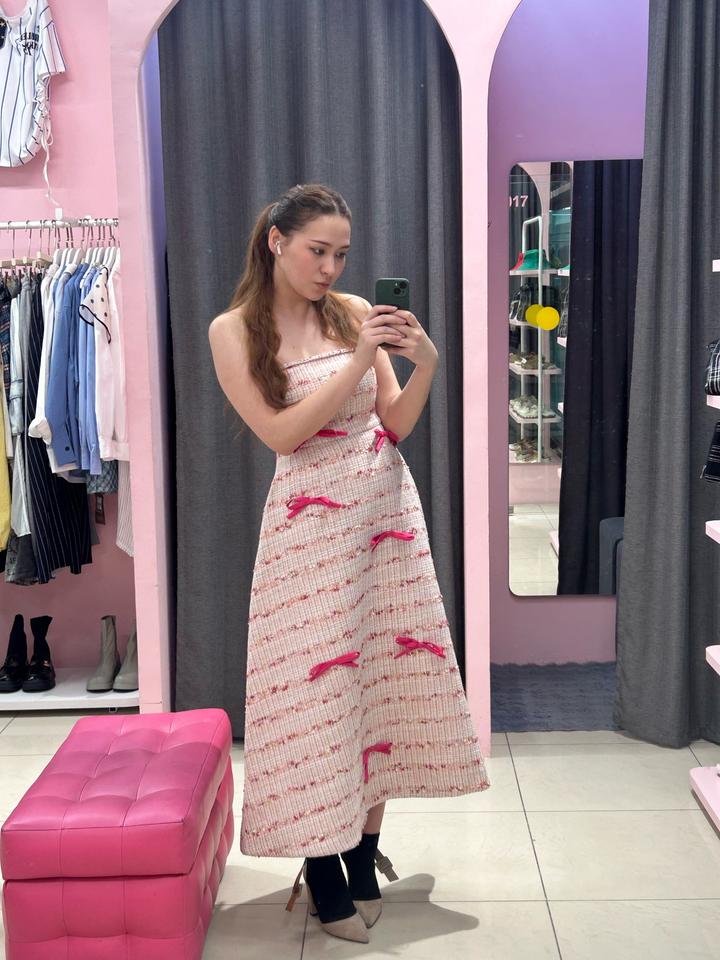 Розовое платье