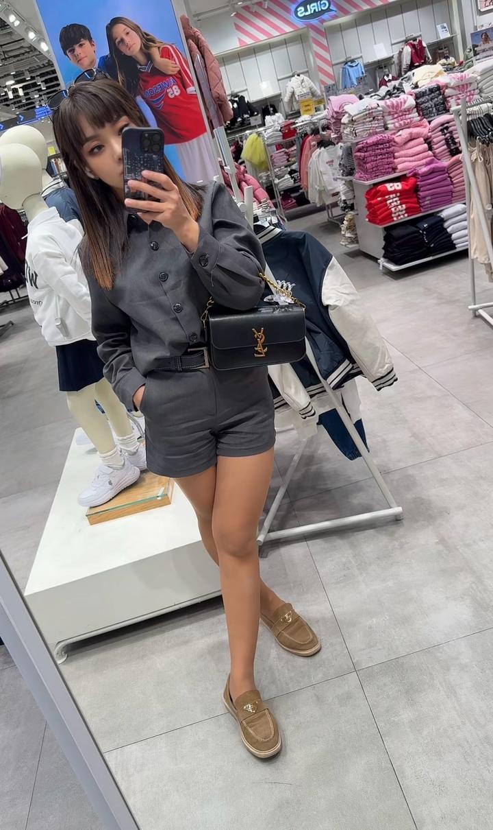 Серая сюклассическая двойка