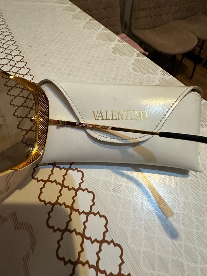 Очки Valentino