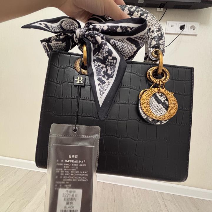 Элегантная сумка в стиле Dior от бренда H. Purade.K сделано из натуральной кожи