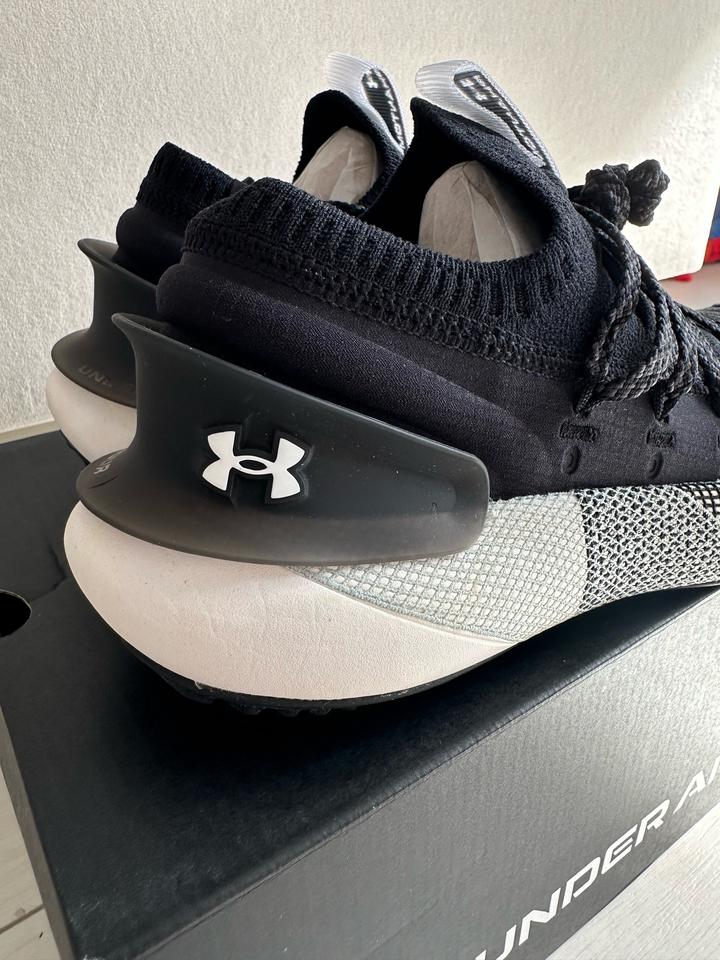 Женские кроссовки Under Armour