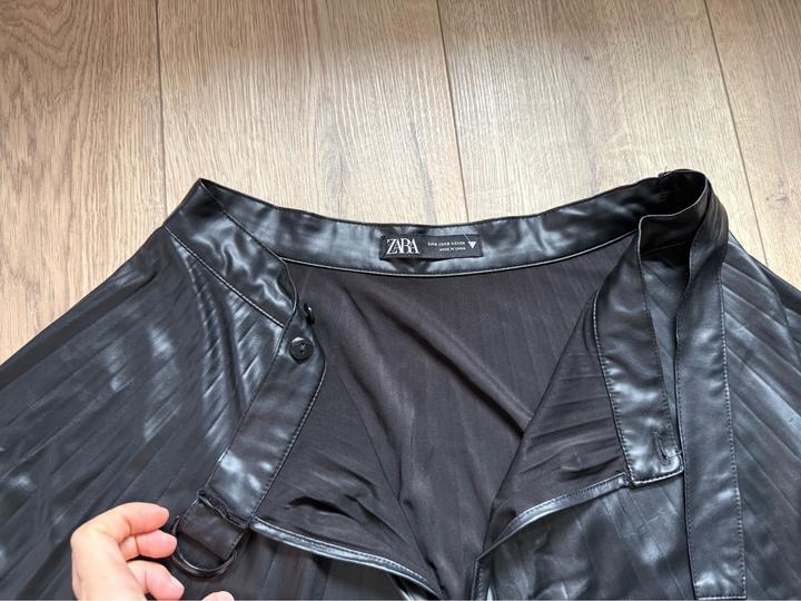 Черная юбка от Zara